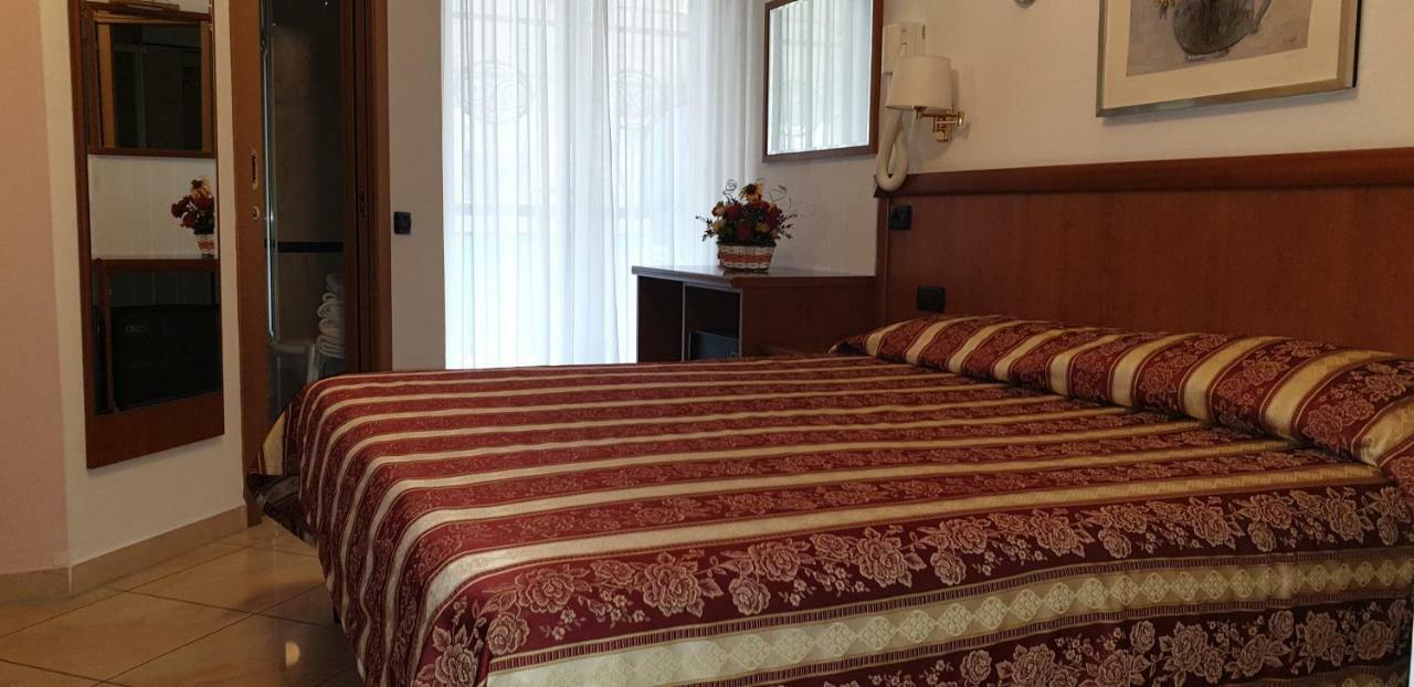 Hotel Ginevra Riccione Eksteriør billede